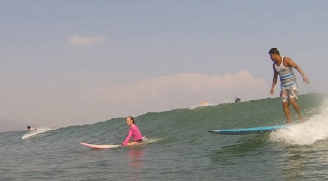  surf with waves 